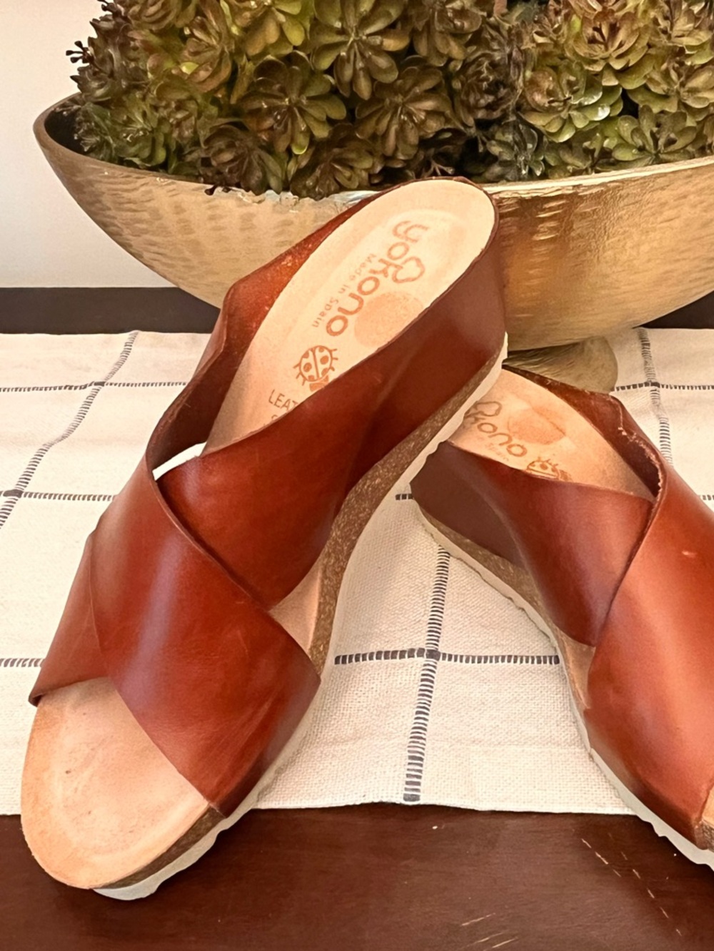 YOKONO Leather Cross-Strap Slide Sandals Size 9 EUC Cognac Color Summer Perfect